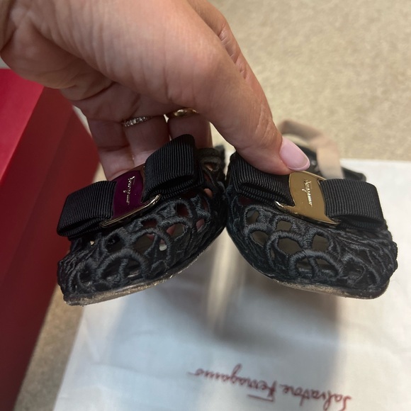 Salvatore ferragamo varina flats- sling back Us9.5 great condition barely worn - Picture 9 of 12